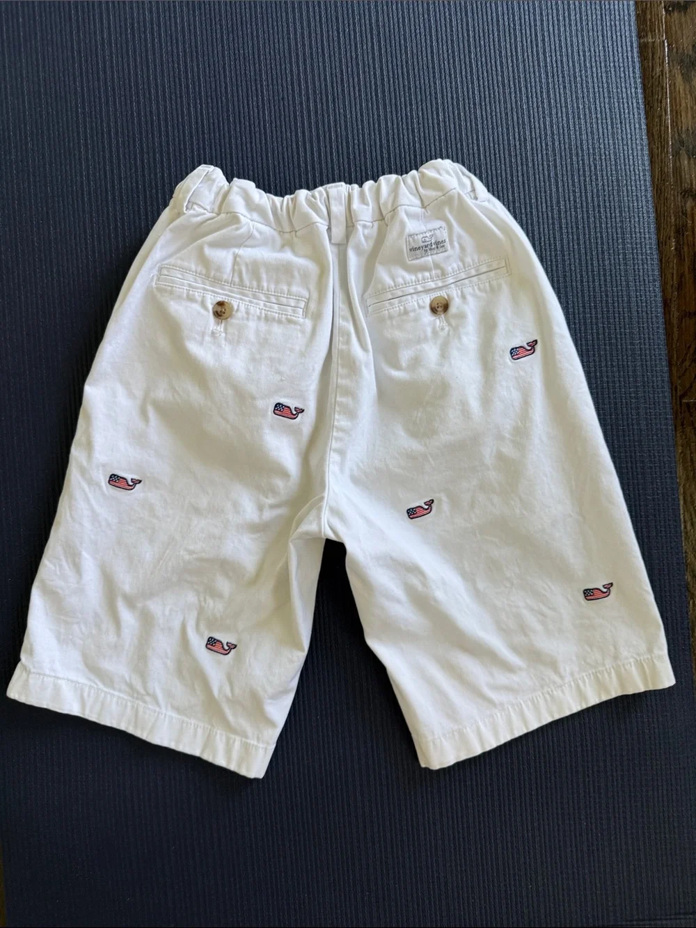Vineyard Vines Boy’s White Embroidered USA Flag Whale Adjustable Shorts Size 18